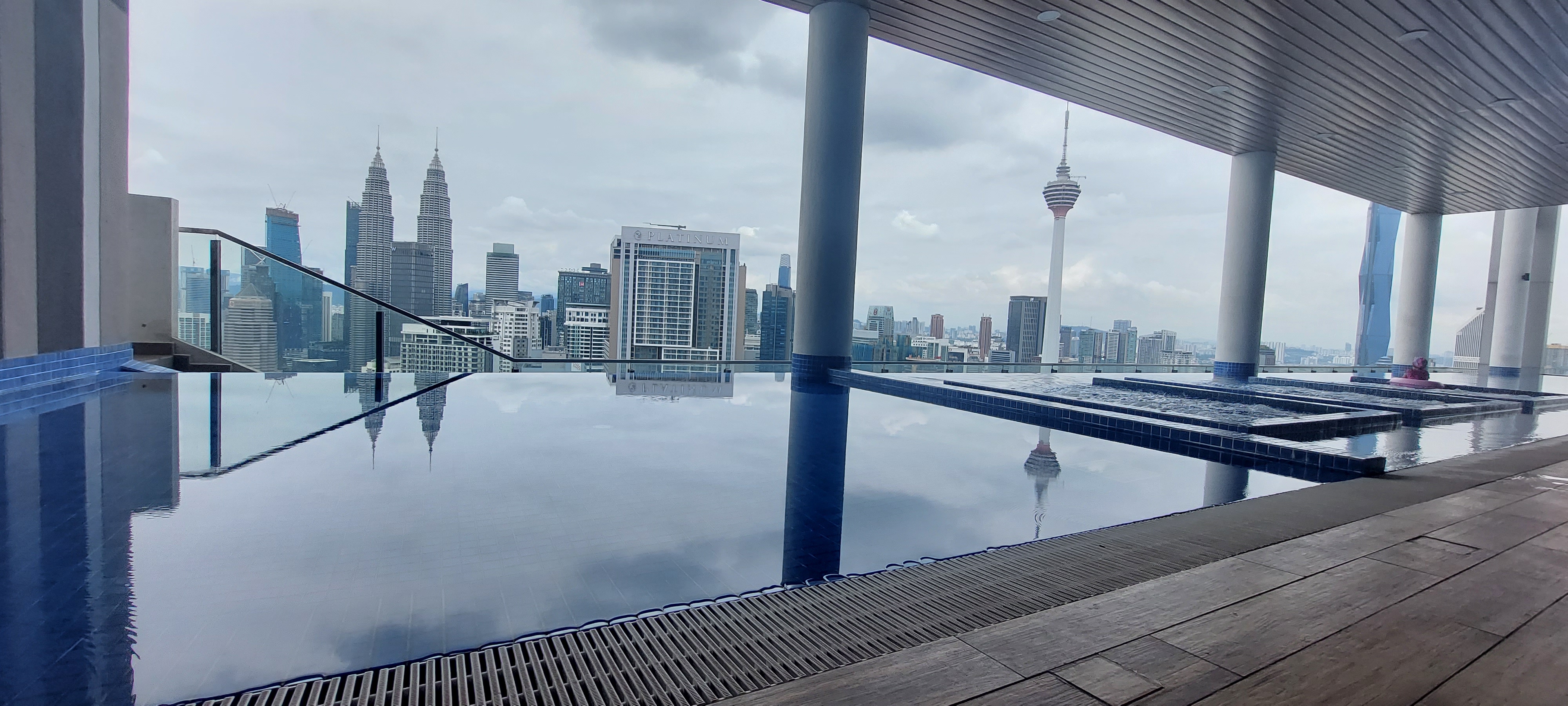 استوديو مع بلكونة وإطلالة KLCC في Colony KLCC