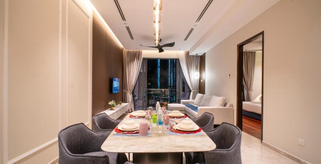 The Manor Suite – غرفتان مع بلكونة وإطلالة KLCC